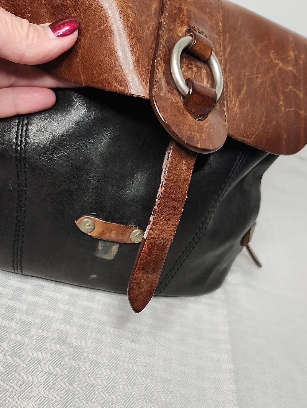 Ellington Vintage Leather Crossbody